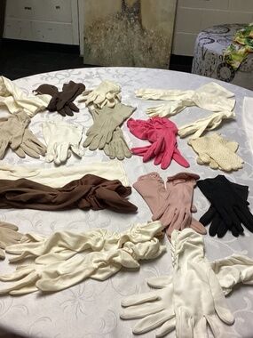 Vintage Womens Gloves LOT 20 pairs must see